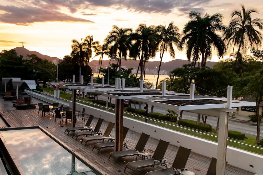 Ramada by Wyndham Acapulco Hotel & Suites