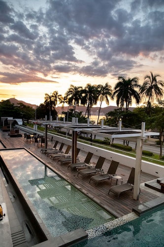 Ramada by Wyndham Acapulco Hotel & Suites