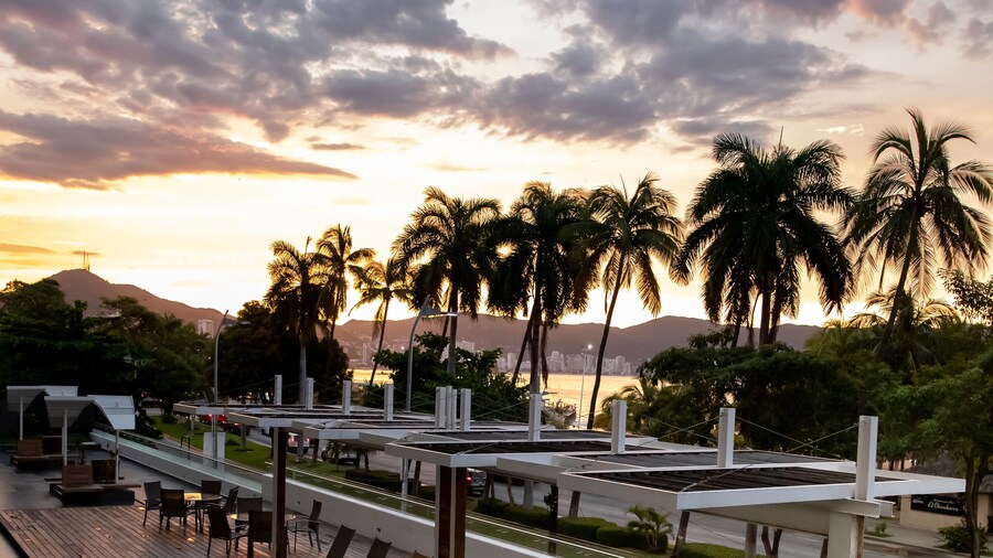 Ramada by Wyndham Acapulco Hotel & Suites