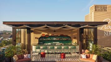 Poolside bar