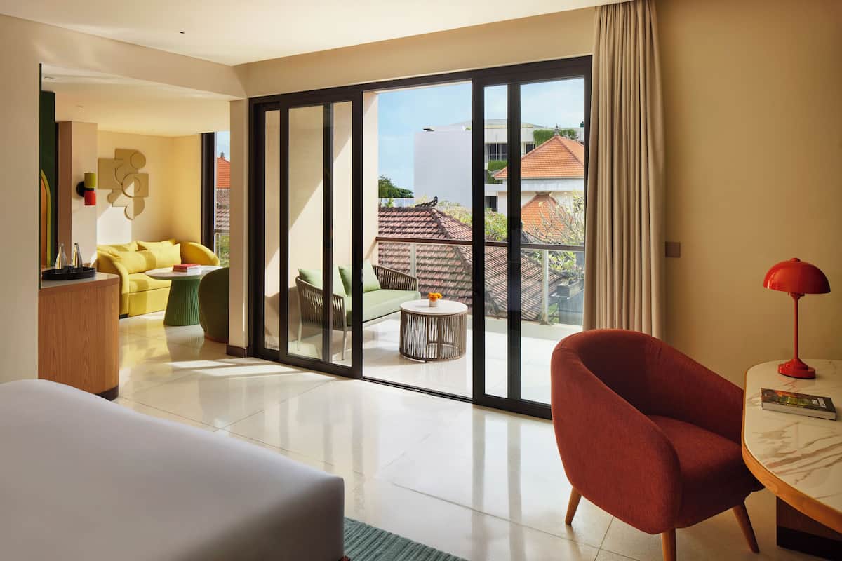 premium room, 1 king bed, balcony | minibar, in-room safe, desk, laptop workspace