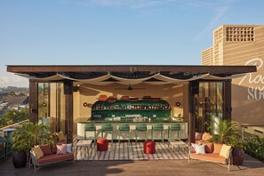 بار على السطح