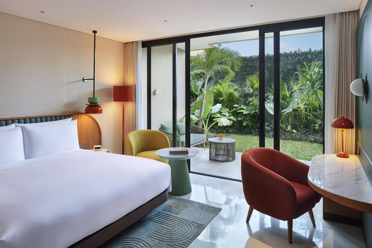 Deluxe Room, 1 King Bed, Terrace | Minibar, in-room safe, desk, laptop workspace