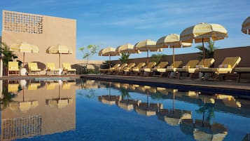 Outdoor pool, pool umbrellas, sun loungers