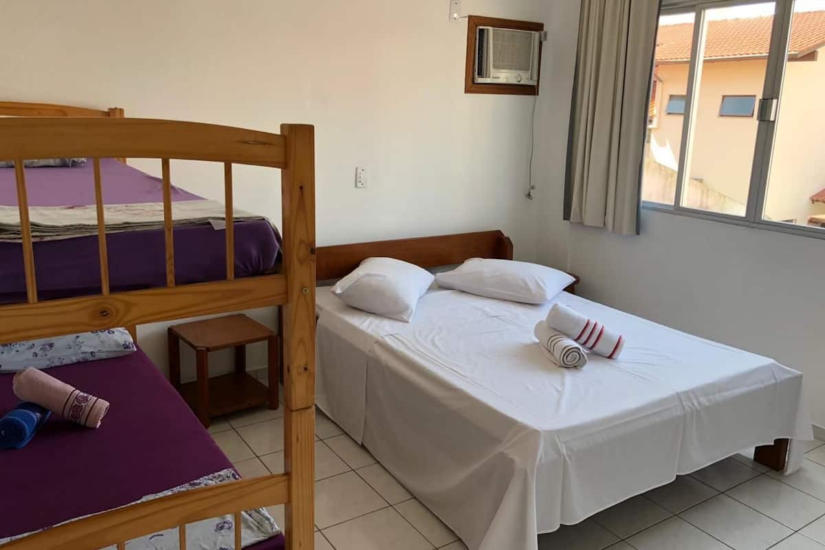 Economy Apartment, 2 Bedrooms (Família) | Blackout curtains, free WiFi, bed sheets, wheelchair access