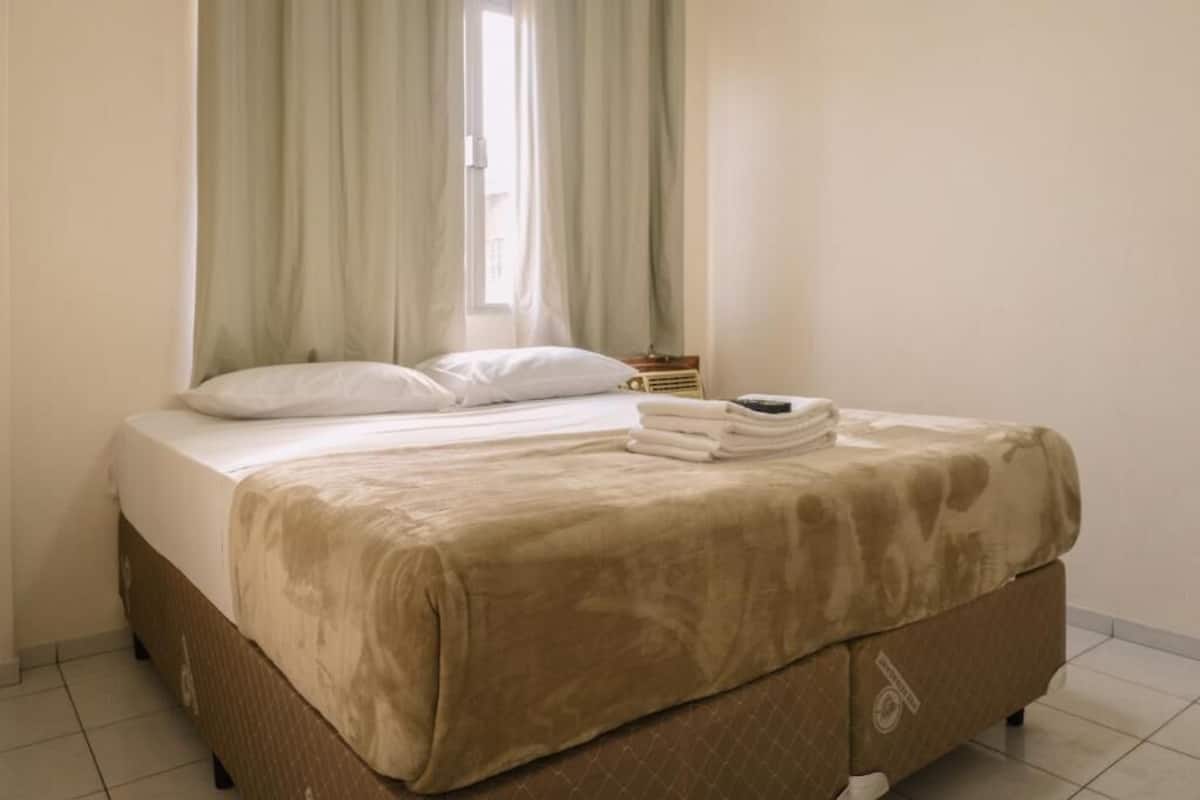 Economy Twin Room | Blackout drapes, WiFi (free), bed sheets