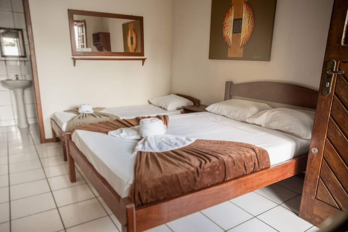 Comfort Room, Multiple Beds | Blackout curtains, free WiFi, bed sheets, wheelchair access