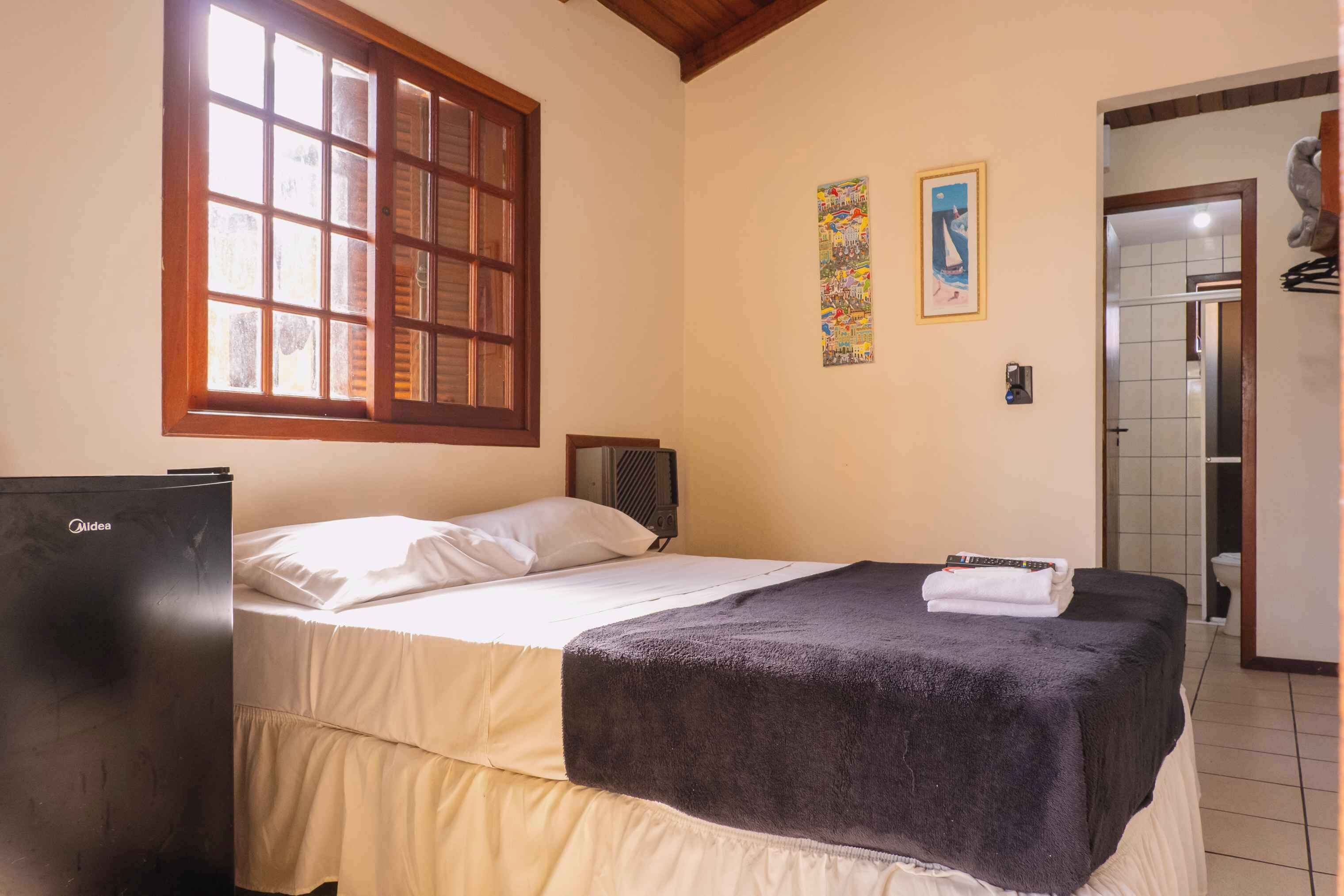 Quarto duplo luxo | Cortinas blackout, Wi-Fi de cortesia, roupa de cama