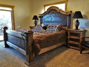 Deluxe Double Room, 1 King Bed, Private Bathroom (Balcony, Eagle) | Individually decorated, individually furnished, iron/ironing board - The Hideaway Lodge (Island Park)