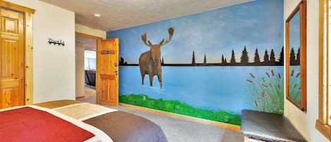 Design-Doppelzimmer, 1 Queen-Bett, Gemeinschaftsbad (Moose) | Individuell dekoriert, individuell eingerichtet, Bügeleisen/Bügelbrett