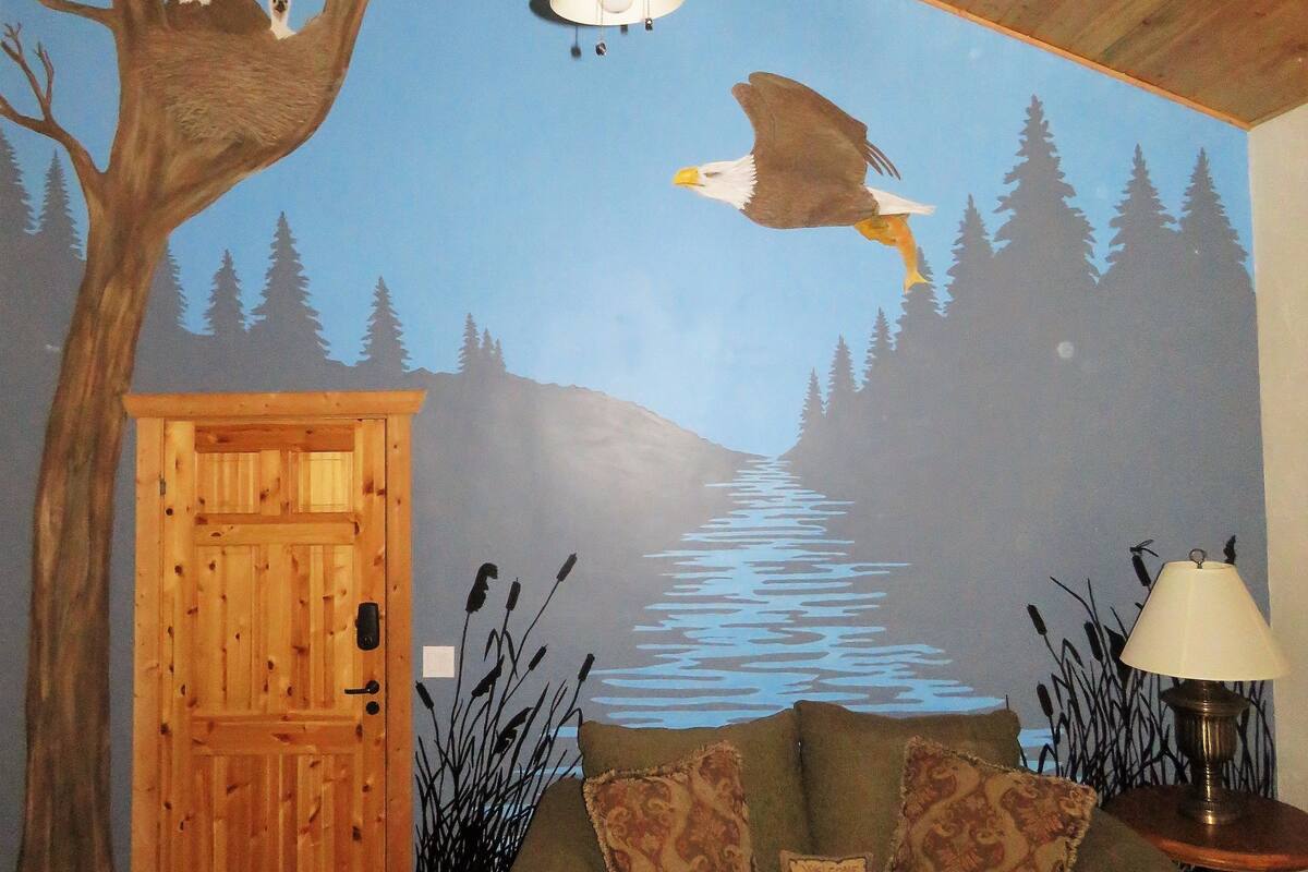 Dobbeltrom – deluxe, 1 kingsize-seng, privat bad (Balcony, Eagle) | Strykejern/-brett, wi-fi (inkludert) og individuelt dekorert