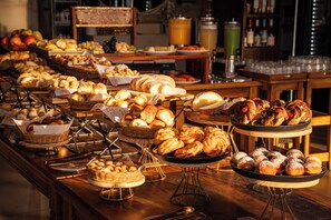 Desayuno bufé gratuito y diario