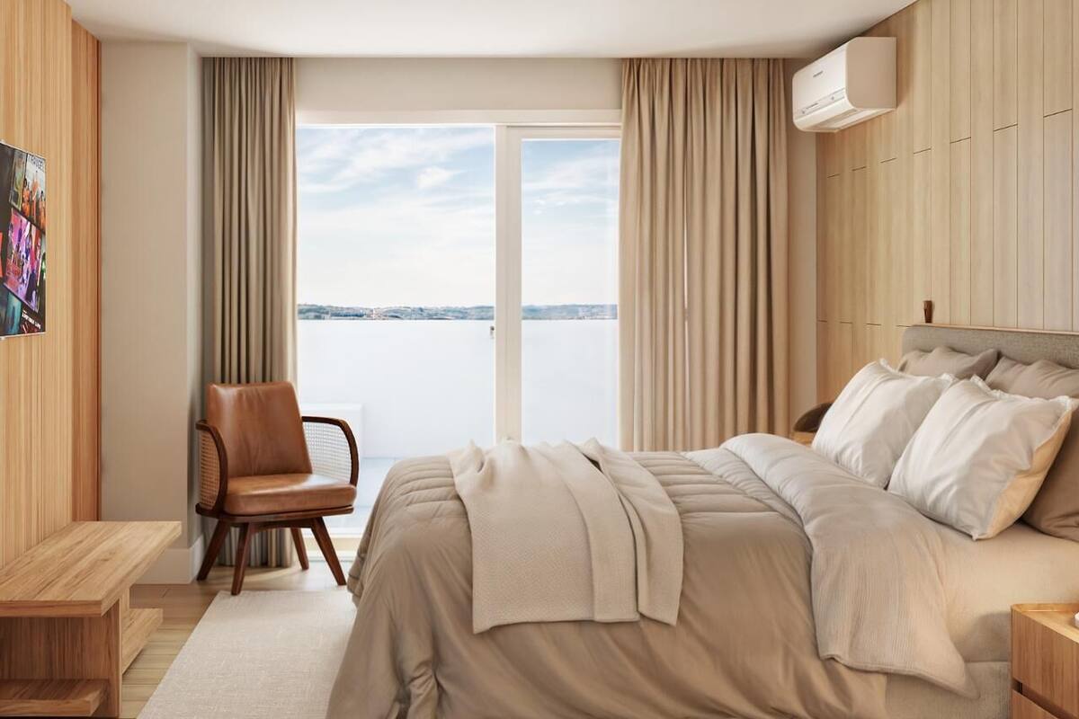 1 bedroom, pillowtop beds, desk, blackout drapes