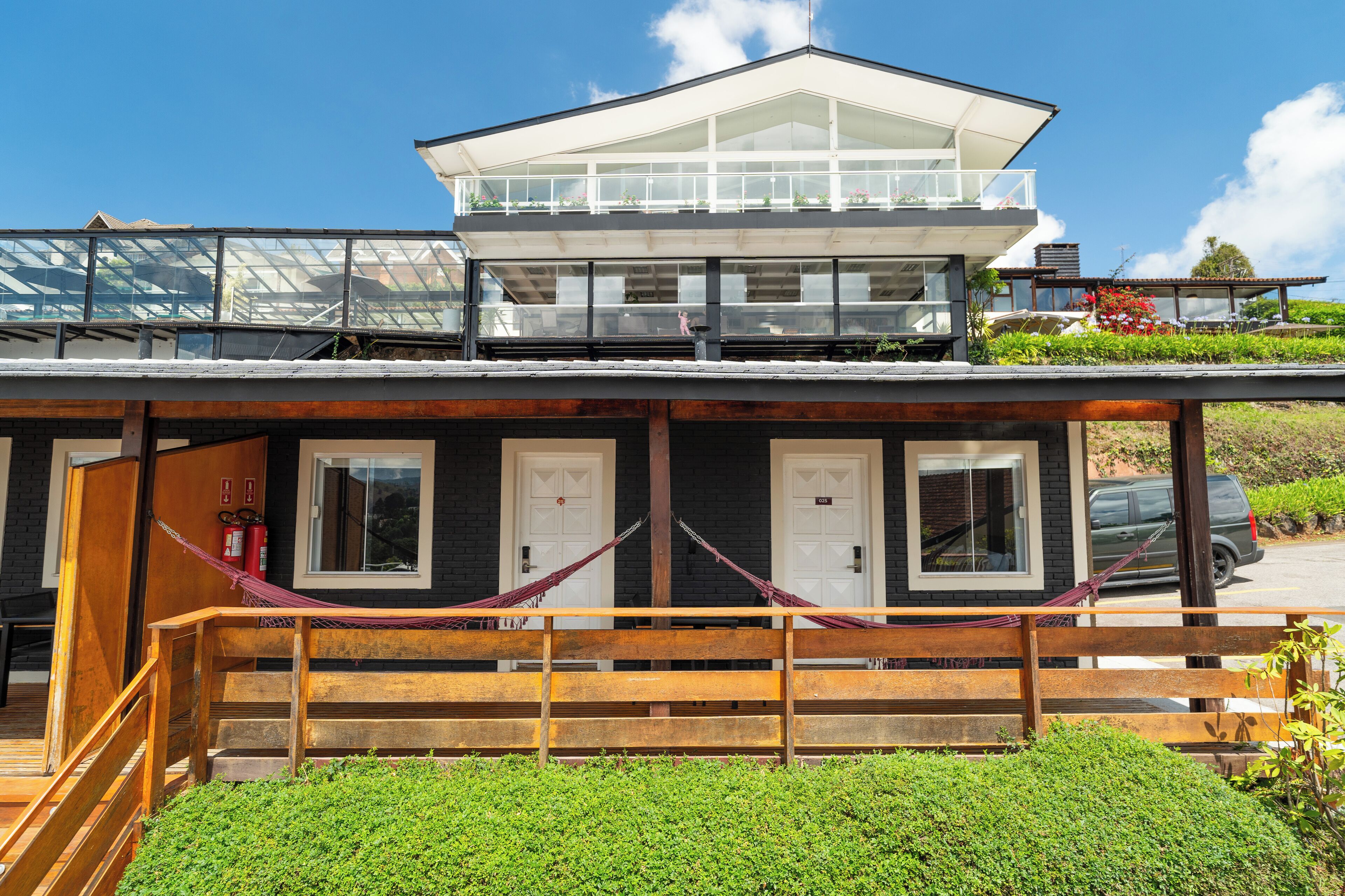 standard quadruple room | 1 bedroom, pillow-top beds, individually furnished, desk