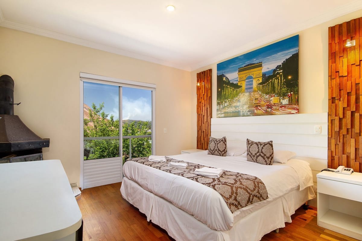 Minibar, blackout curtains, free WiFi, bed sheets