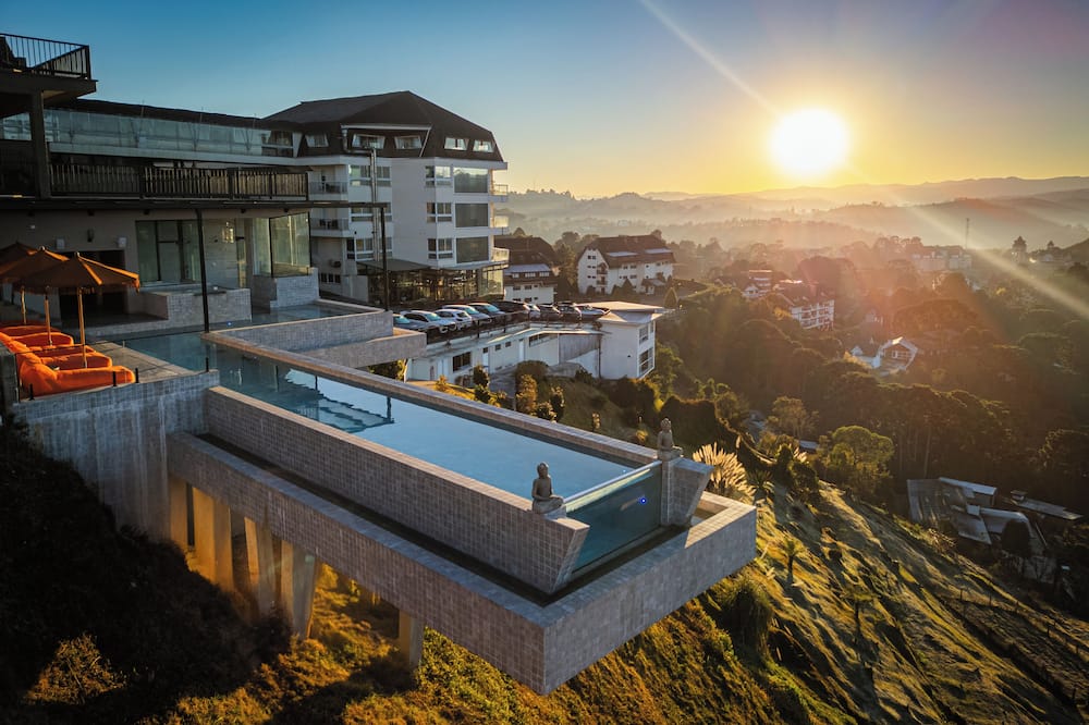 Chris Wellness Resort Hotel