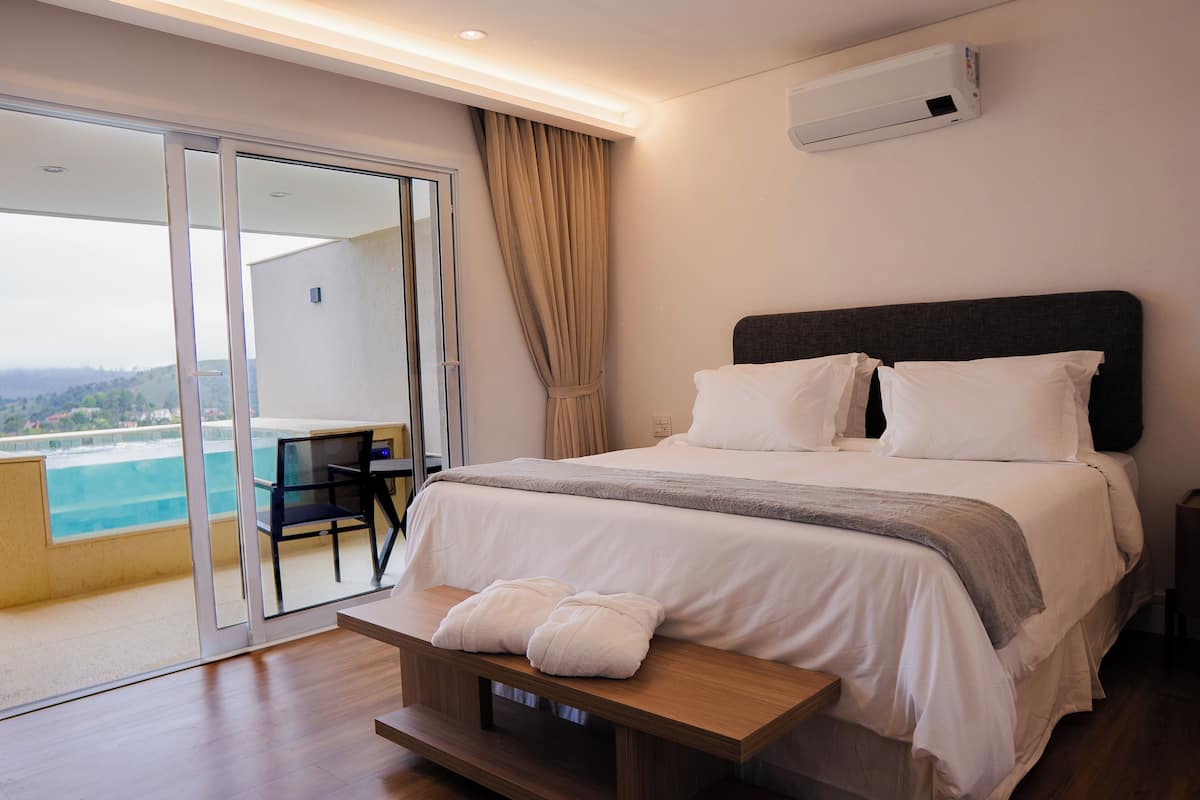 Minibar, rideaux occultants, Wi-Fi gratuit, draps fournis