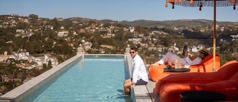 Couples treatment rooms, hot tub, steam room, hydrotherapy, aromatherapy