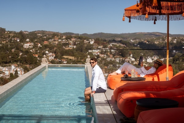 Couples treatment rooms, hot tub, steam room, hydrotherapy, aromatherapy