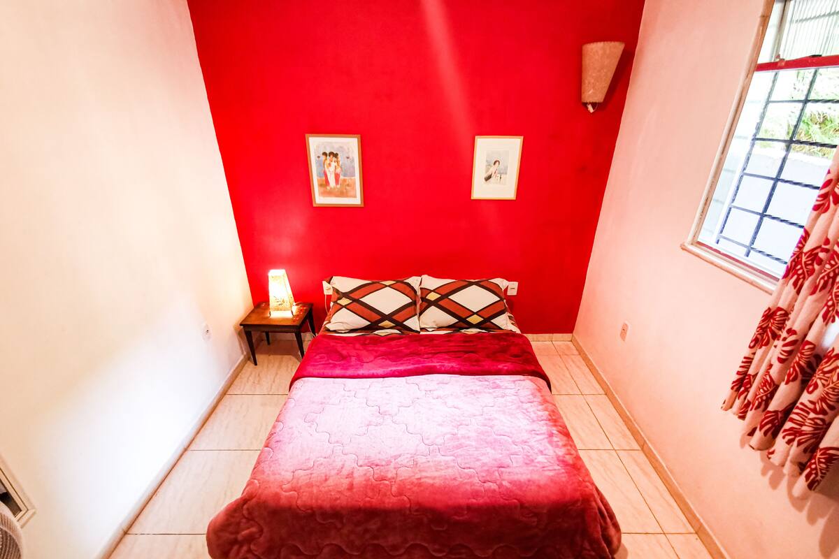 Basic Room (5), 1 Double Bed, Shared Bathroom | Accès au Wi-Fi (inclus), literie fournie