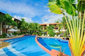 2 outdoor pools, a waterfall pool, pool loungers - Solar De Pipa Duplex Flat (Tibau do Sul)