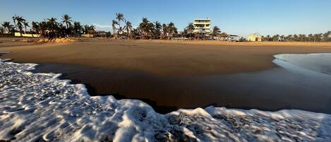 Deluxe-Apartment, 2 Schlafzimmer, Meerblick | Hochwertige Bettwaren, individuell dekoriert, individuell eingerichtet