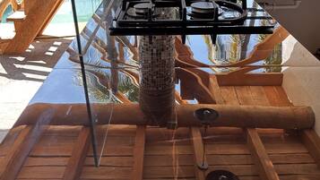 Premium-Villa, 2 Schlafzimmer, eigener Pool, Meerblick | Eigene Küche | Großer Kühlschrank, Herdplatte, Mixer, Kochgeschirr/Geschirr/Besteck