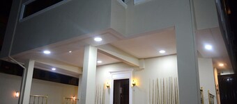 Rightgate Hotel & Suites