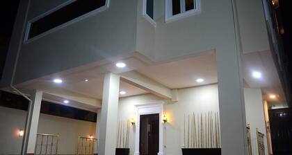 Rightgate Hotel & Suites