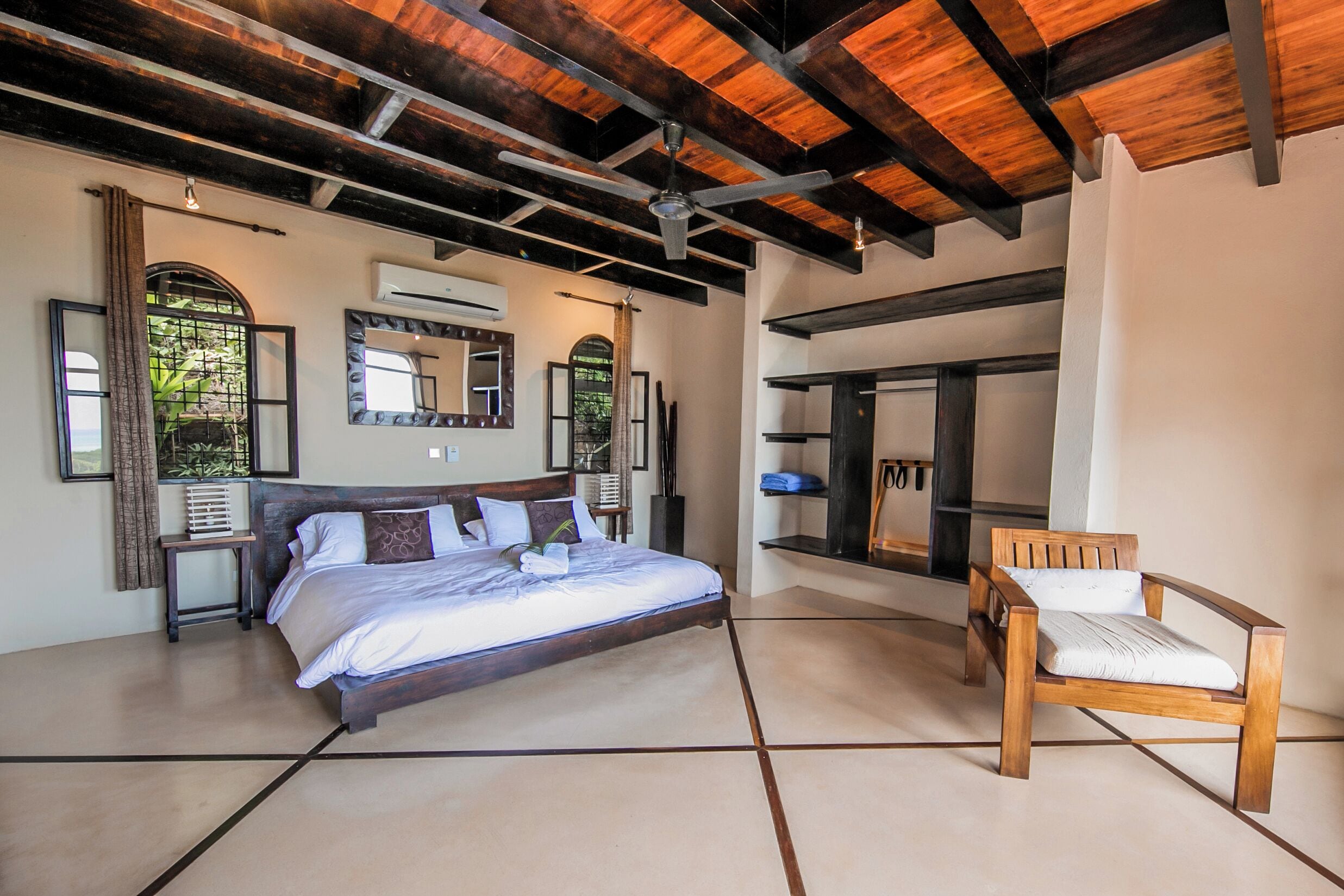 luxury condo, 3 bedrooms, kitchen, ocean view | down duvets, in-room safe, free wifi, bed sheets