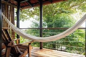 Suite, 2 chambres, cuisine, vue océan | Balcon