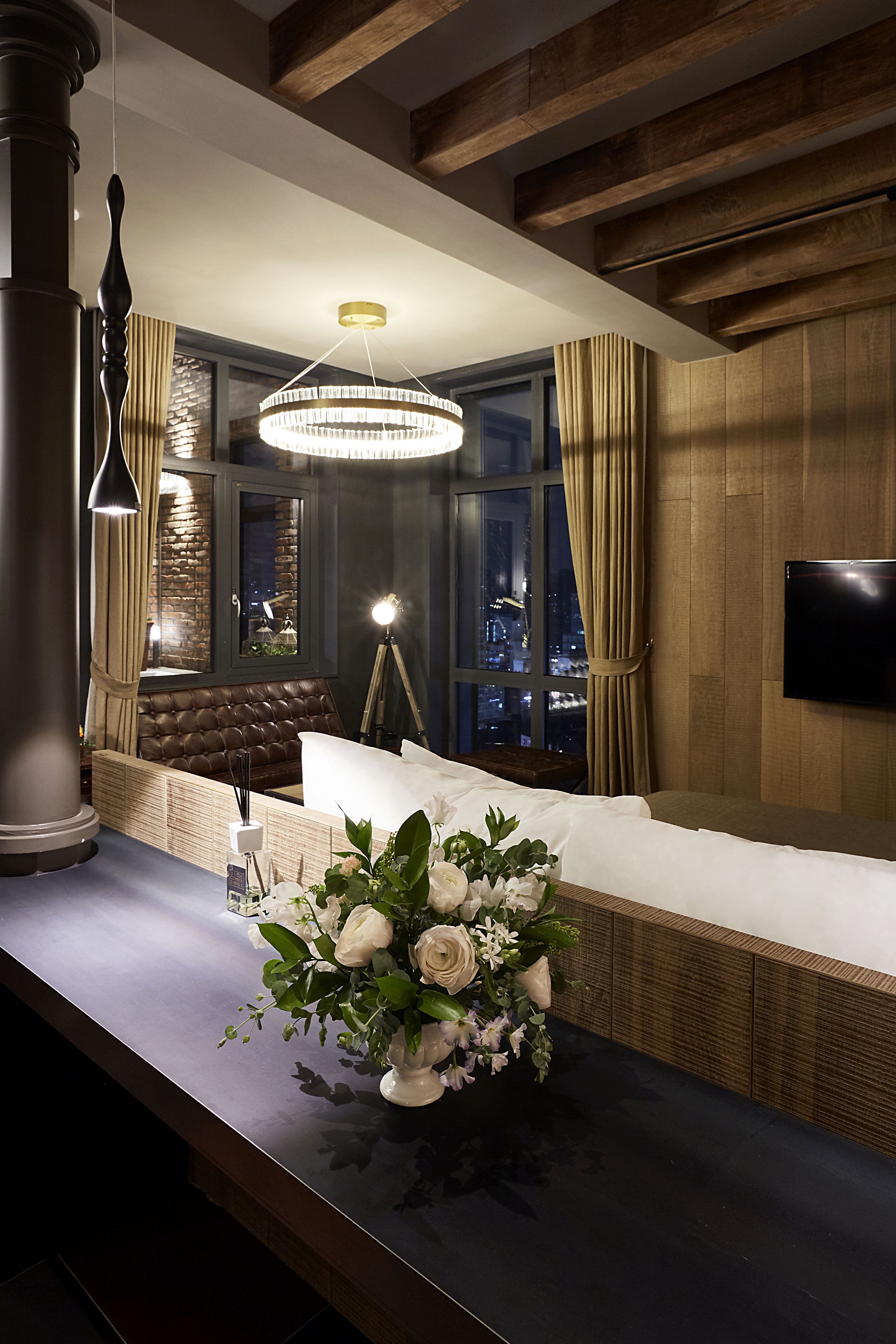 penthouse, city view | premium bedding, free minibar, in-room safe, desk