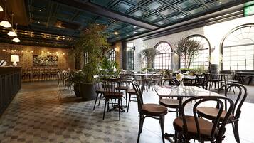 Daily continental breakfast (KRW 12500 per person)