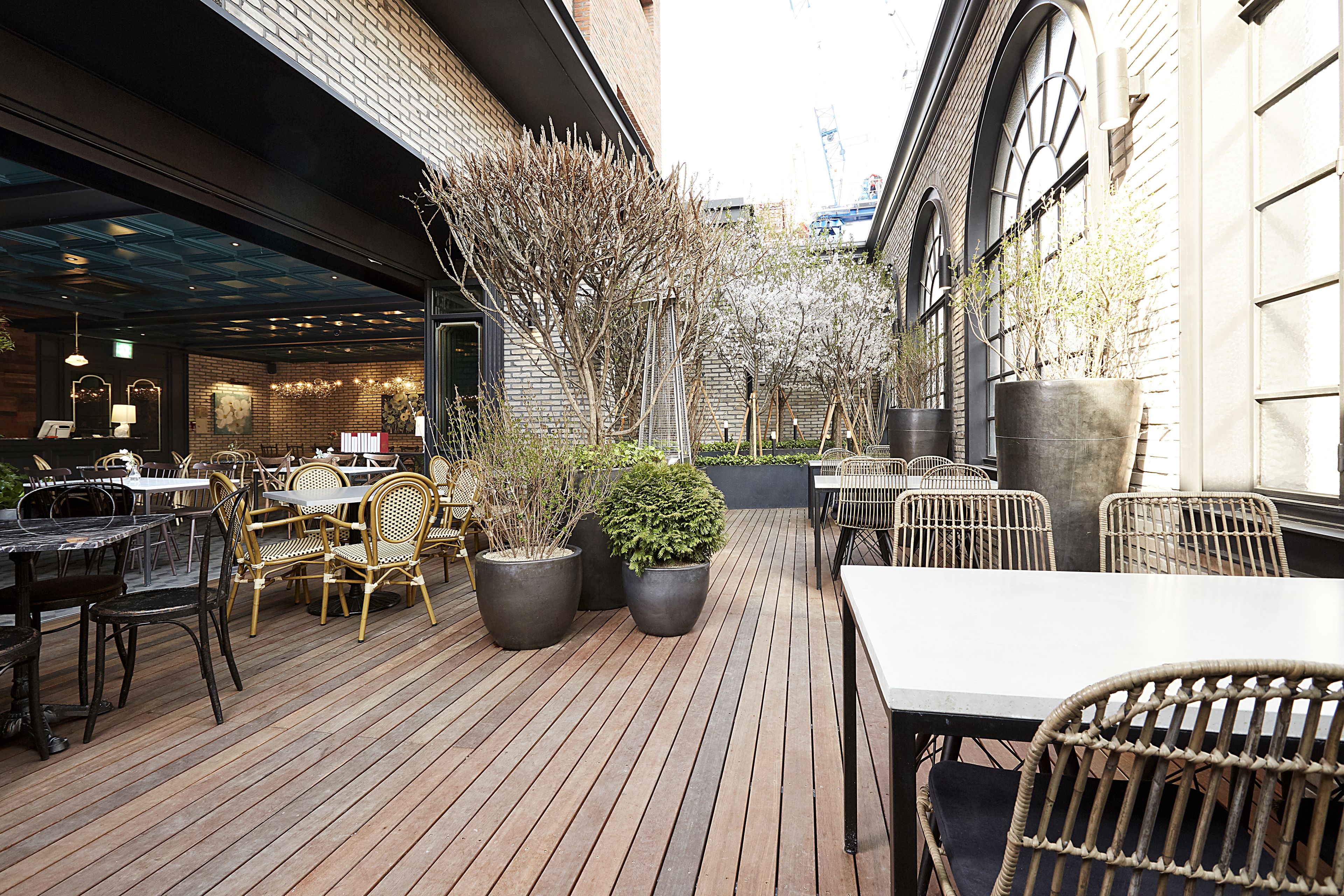 breakfast, lunch, dinner served; italian cuisine