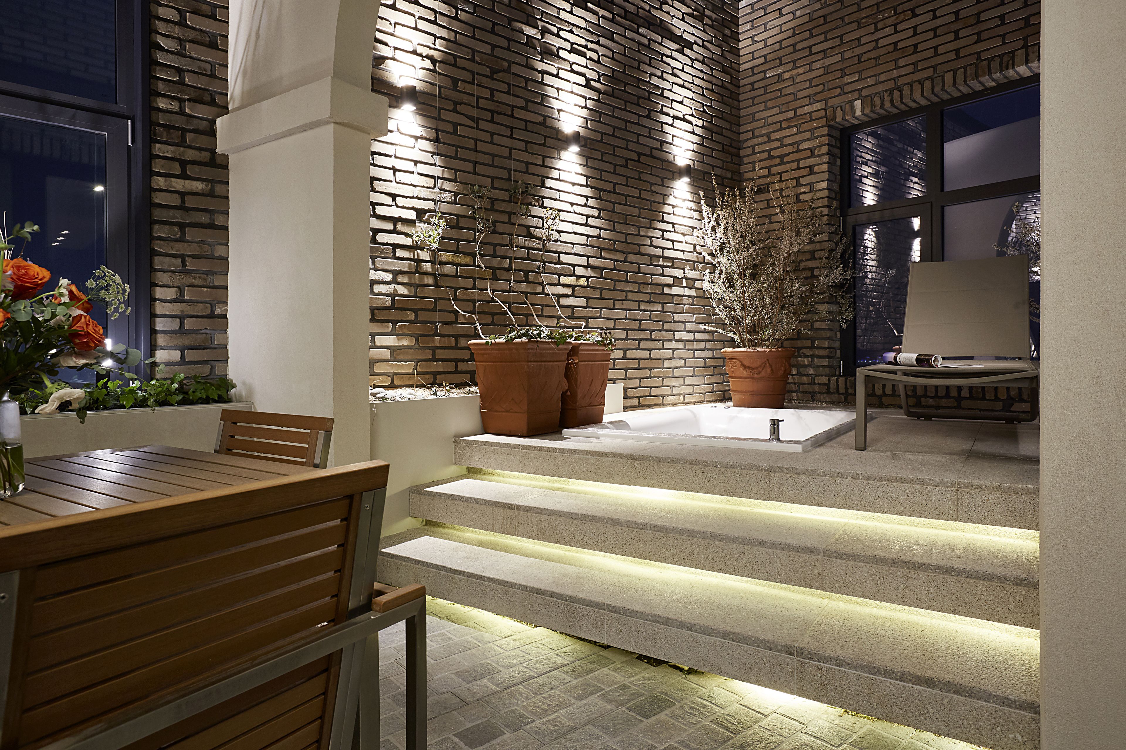 classic penthouse -terrace bathtub unavailable dec-mar,extra person fee collects on site more than 2 | balcony