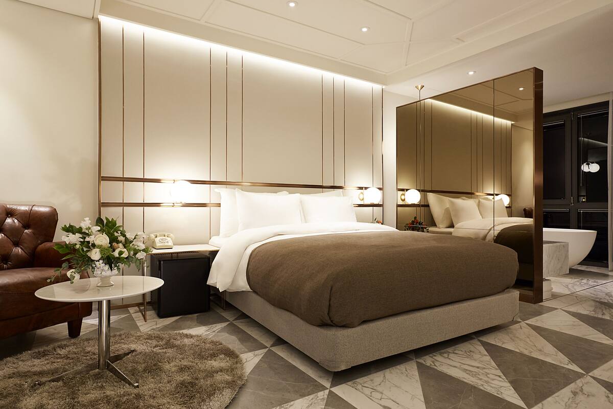 Premium bedding, minibar (free items), in-room safe, desk