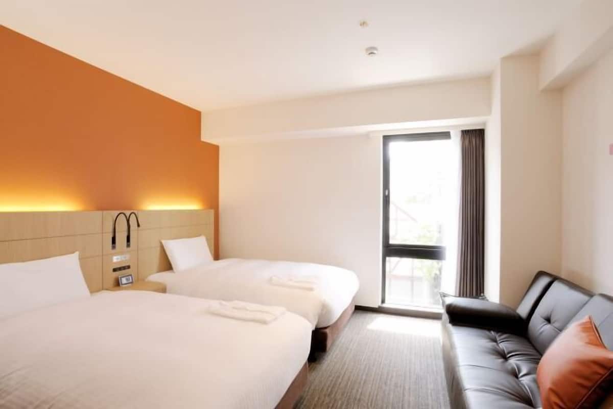 Premium bedding, soundproofing, iron/ironing board, free WiFi