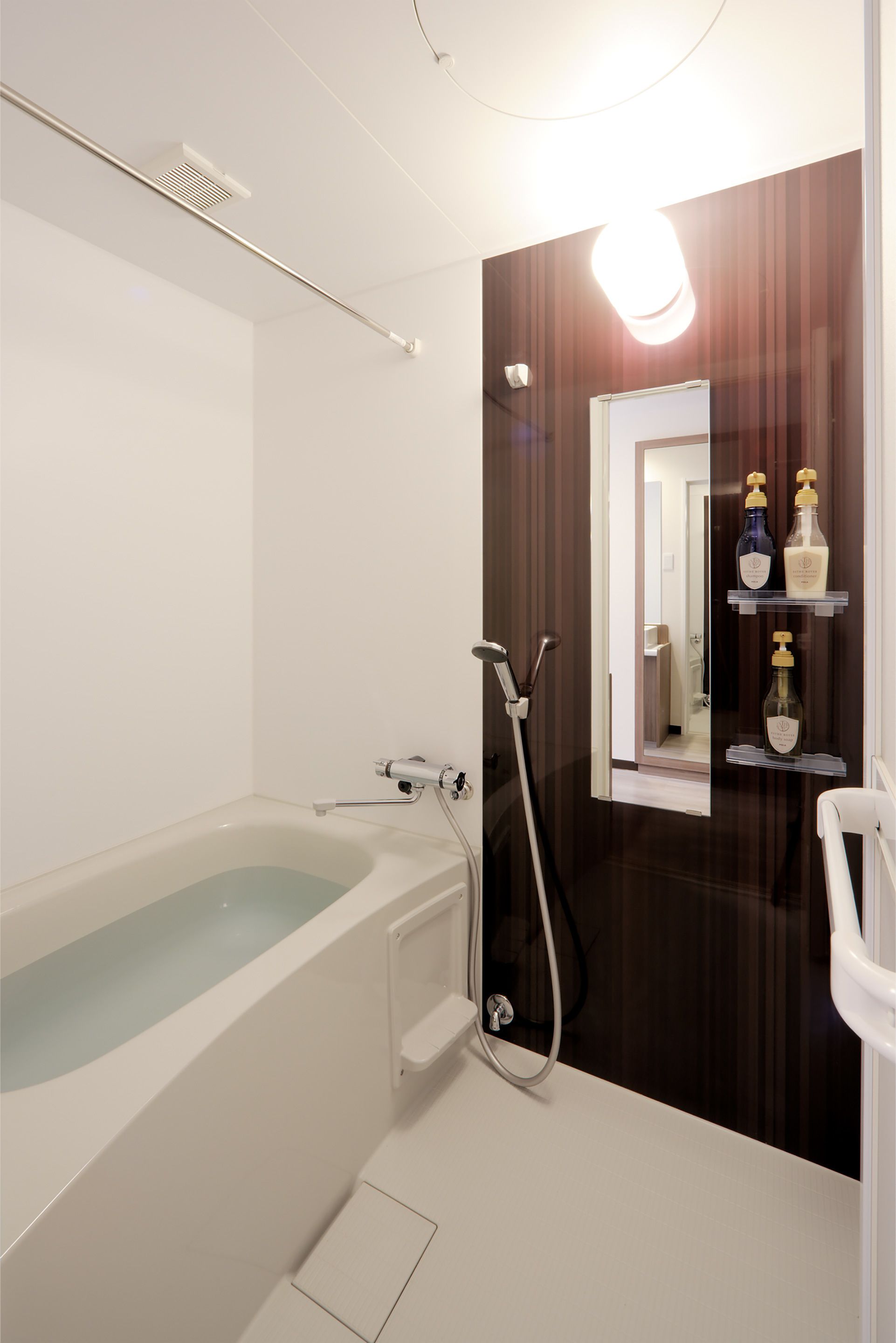 separate bathtub and shower, free toiletries, slippers, electronic bidet