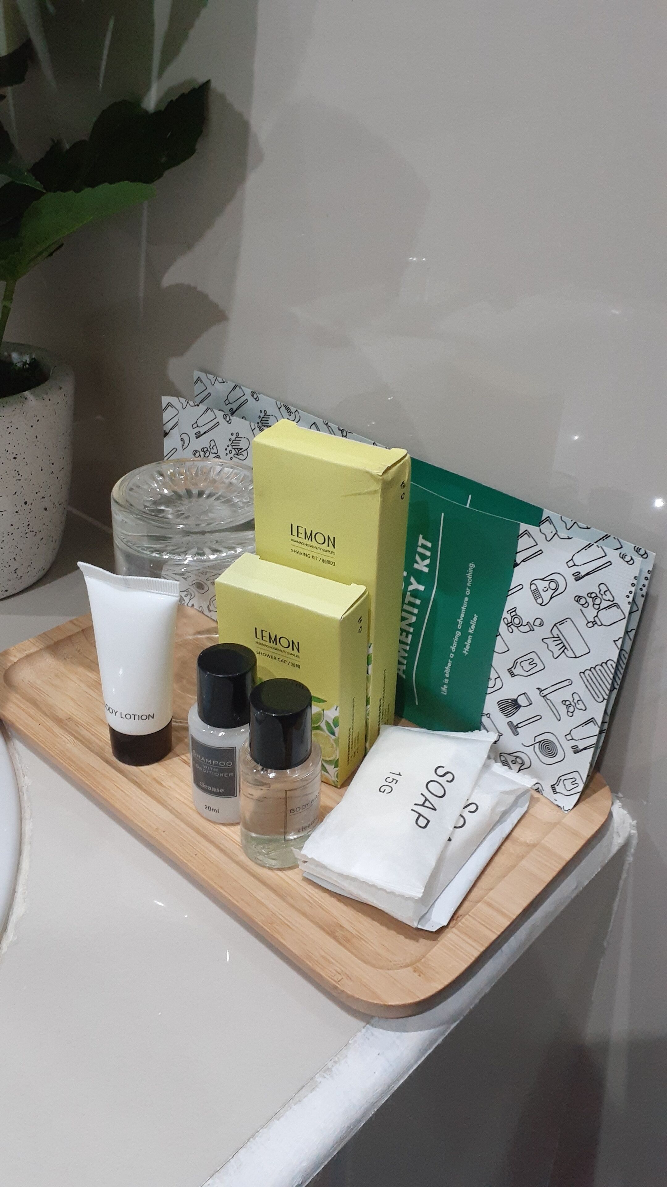 deluxe room, 1 double bed | bathroom amenities | shower, rainfall showerhead, free toiletries, hair dryer