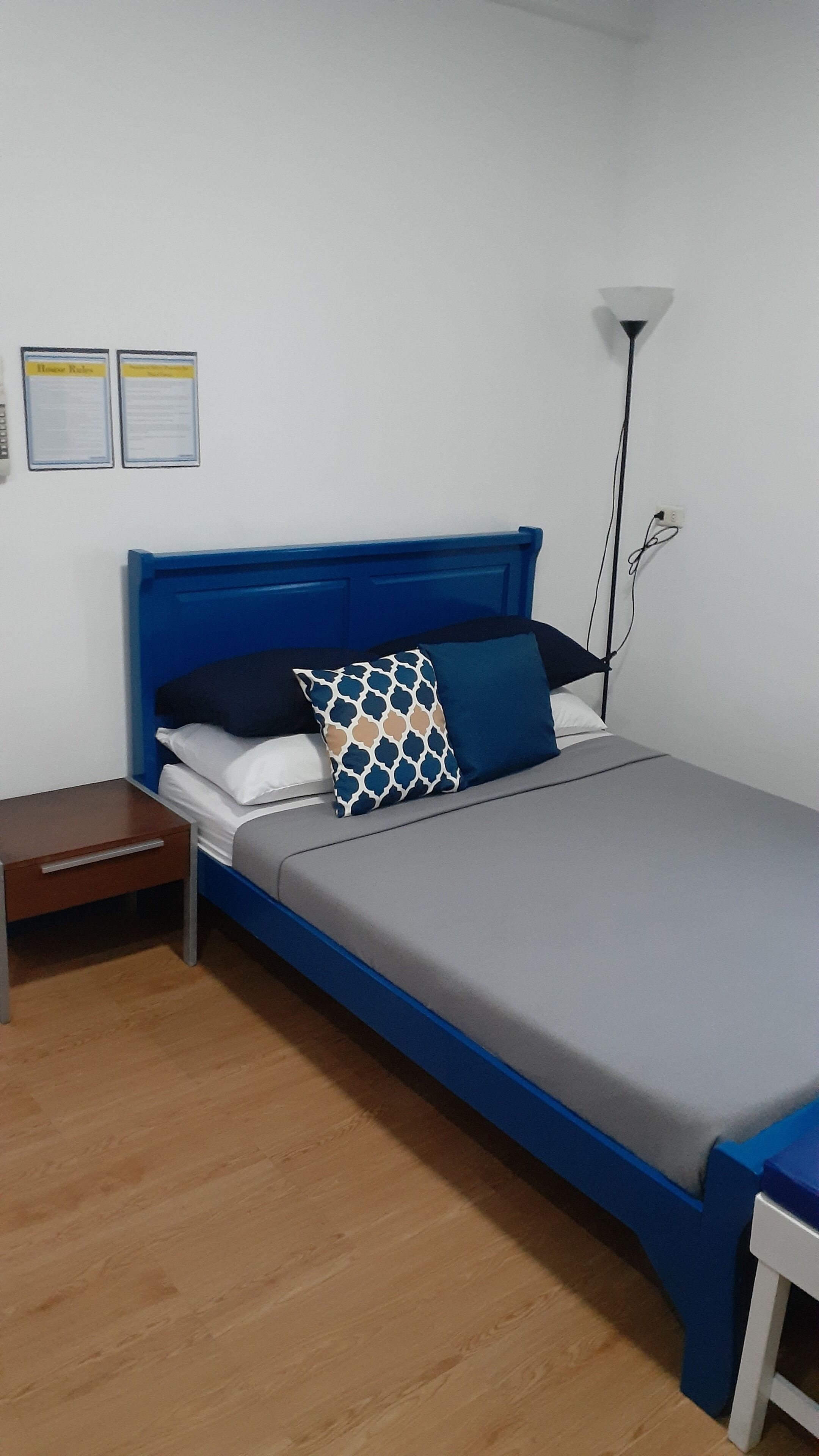 in-room safe, desk, bed sheets