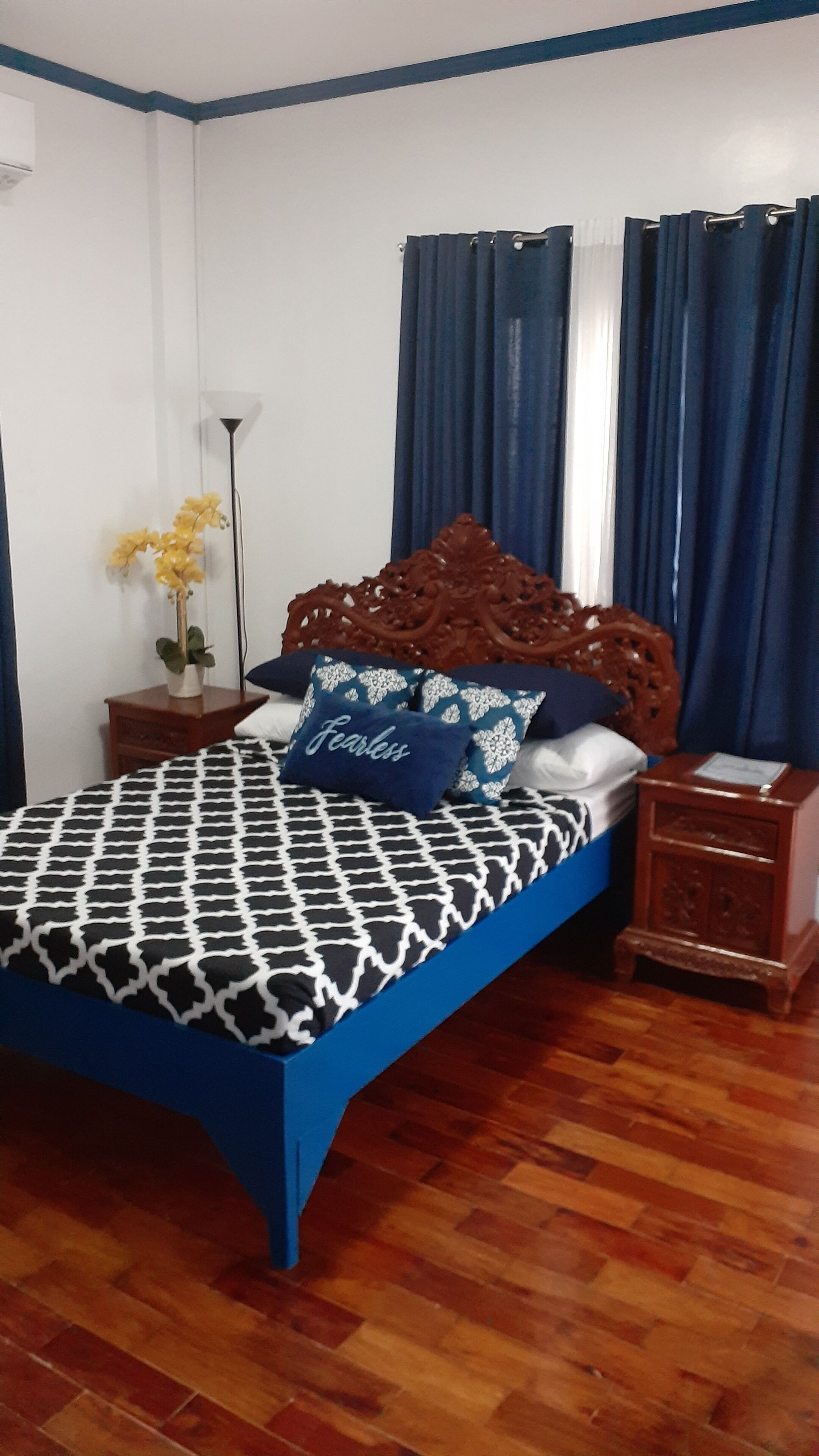 deluxe room, 1 double bed | in-room safe, desk, bed sheets