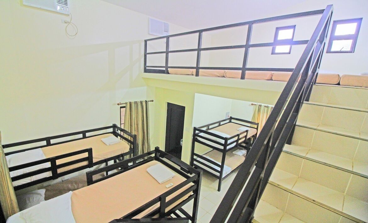 Classic Room | Desk, bed sheets