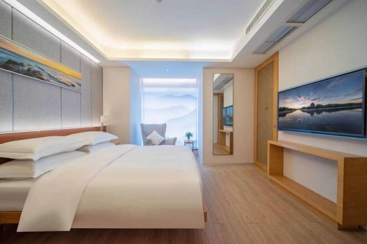 Minibar, in-room safe, desk, blackout curtains