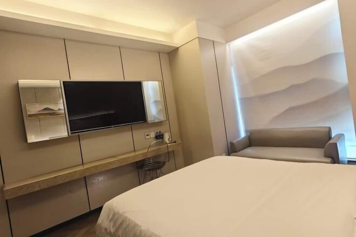 Minibar, in-room safe, desk, blackout drapes