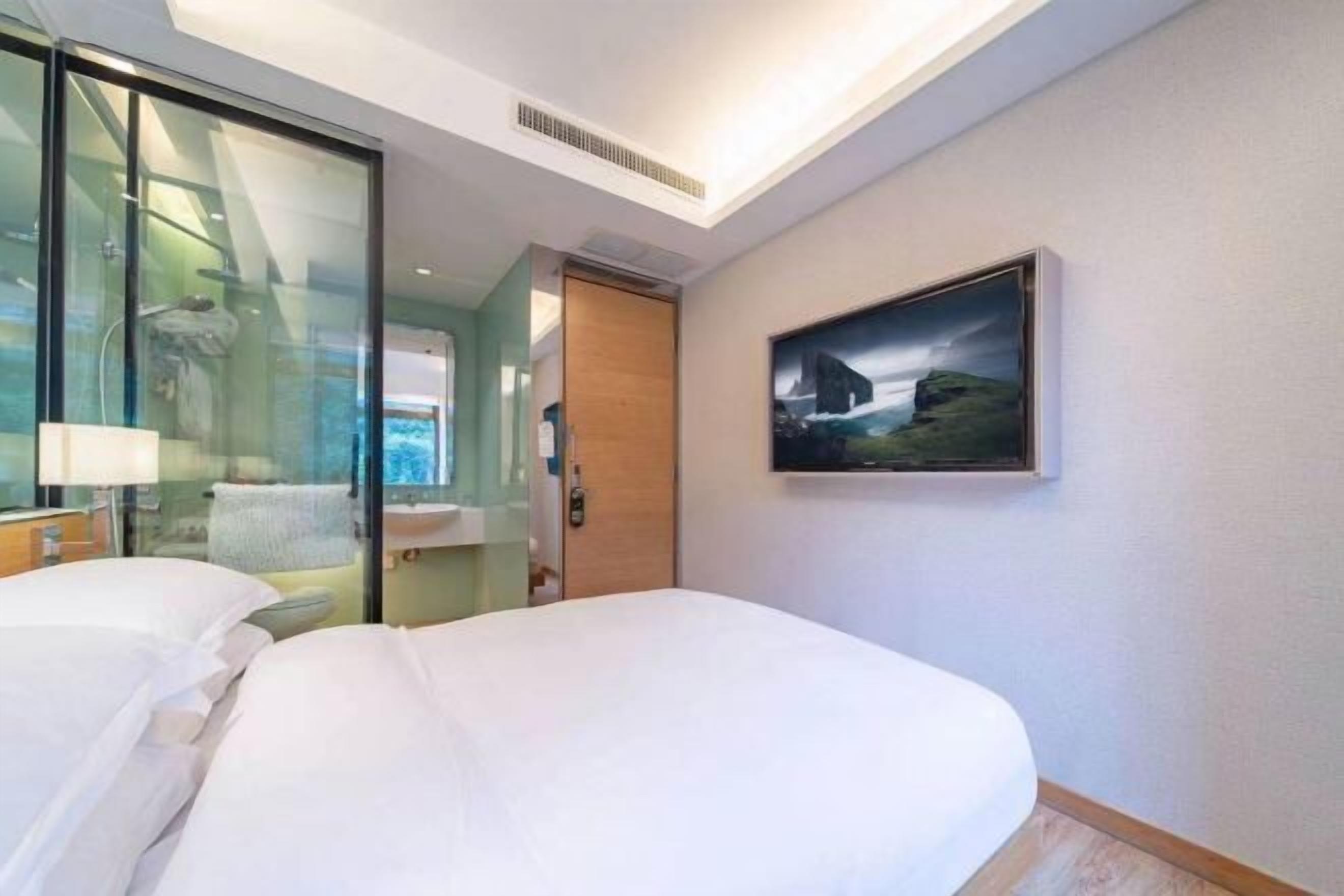 Minibar, una cassaforte in camera, una scrivania, tende oscuranti