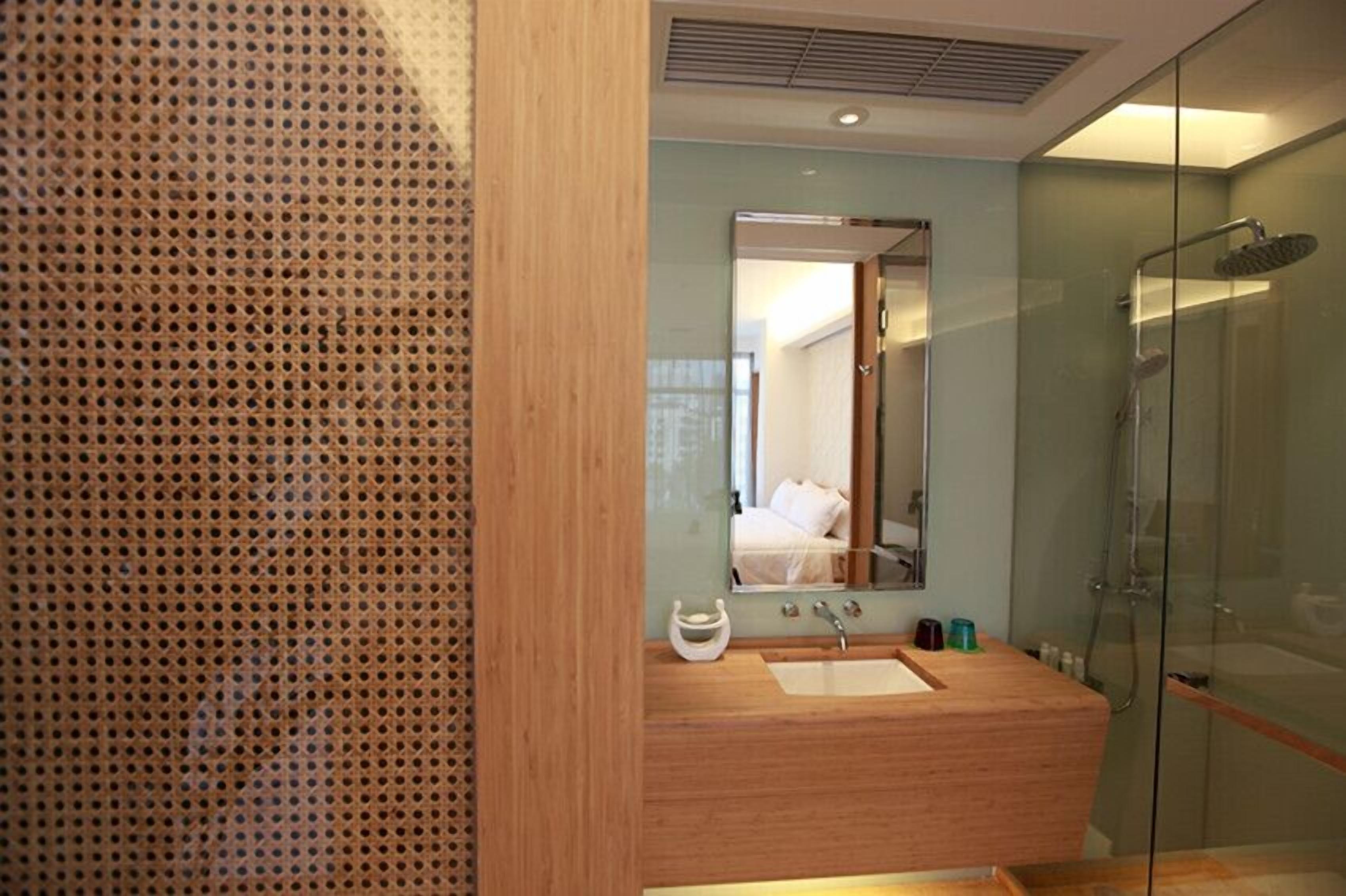 executive suite | bathroom | shower, free toiletries, hair dryer, slippers