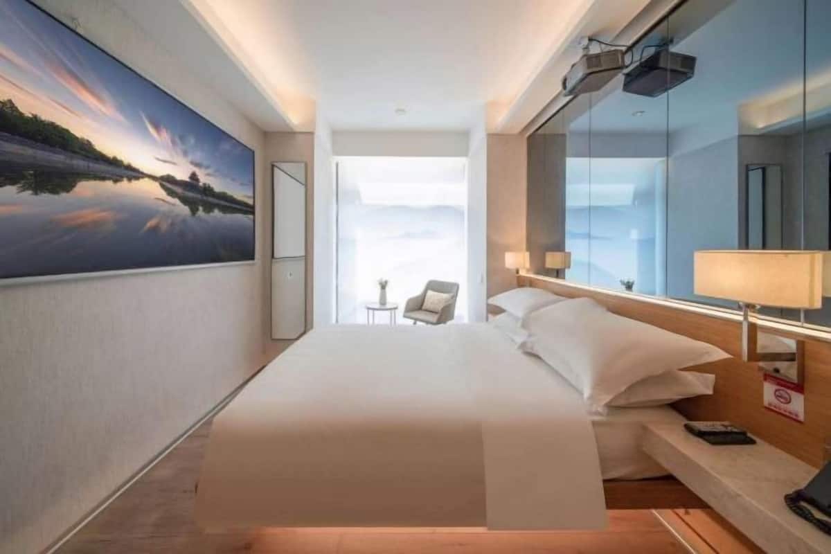Minibar, in-room safe, desk, blackout curtains
