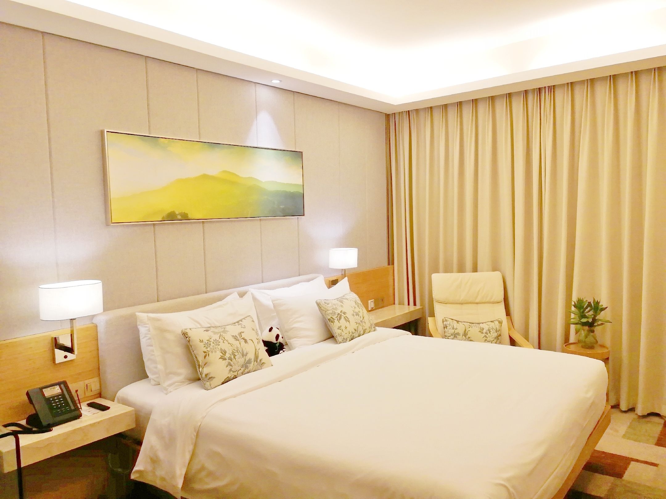 executive suite | minibar, in-room safe, desk, blackout curtains