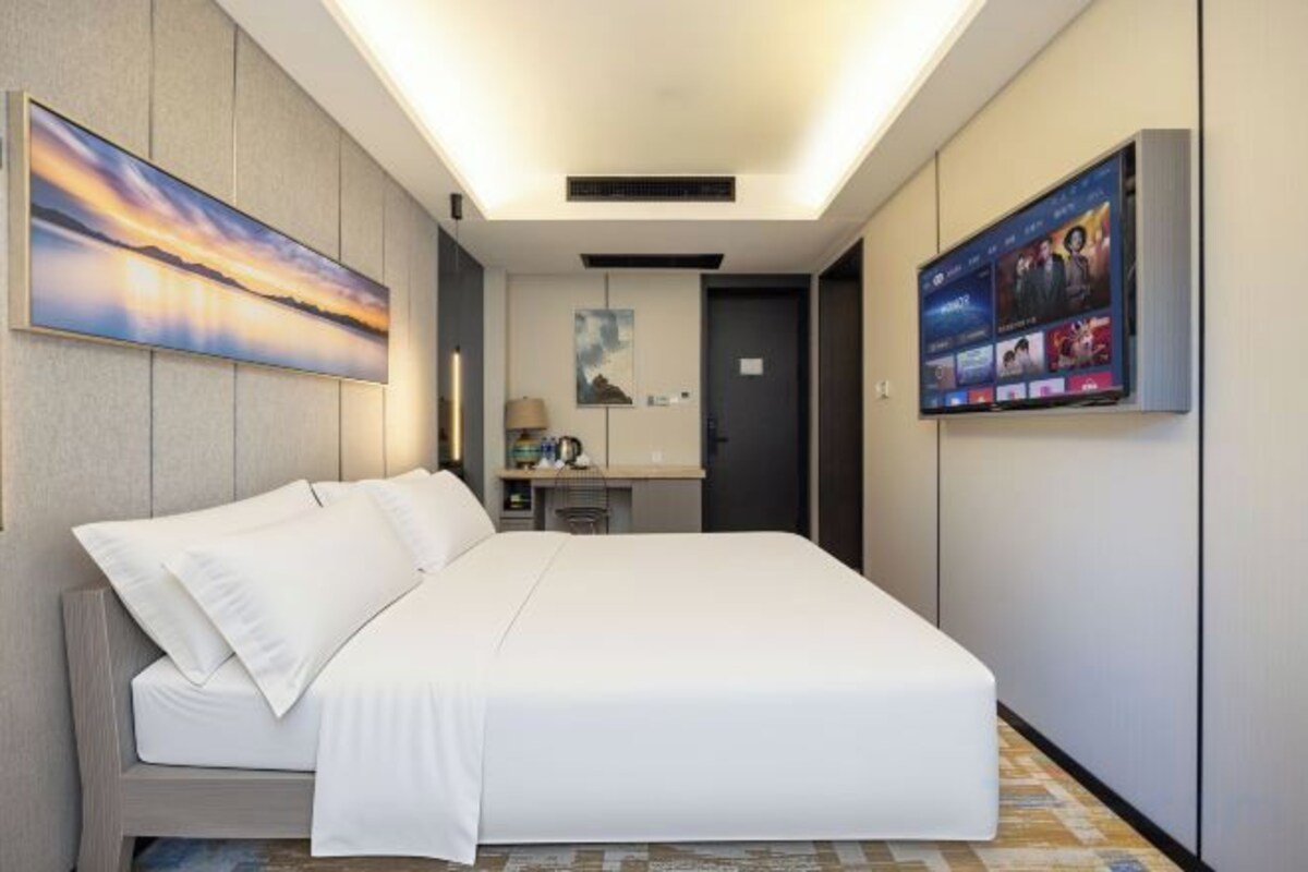 Minibar, in-room safe, desk, blackout curtains