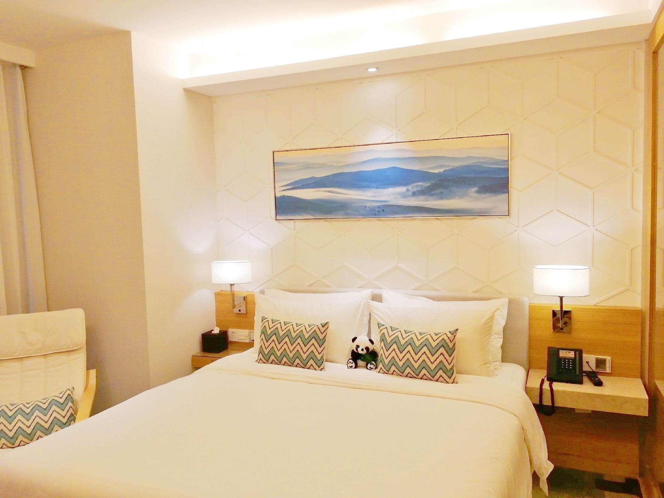 riverview suite | minibar, in-room safe, desk, blackout curtains